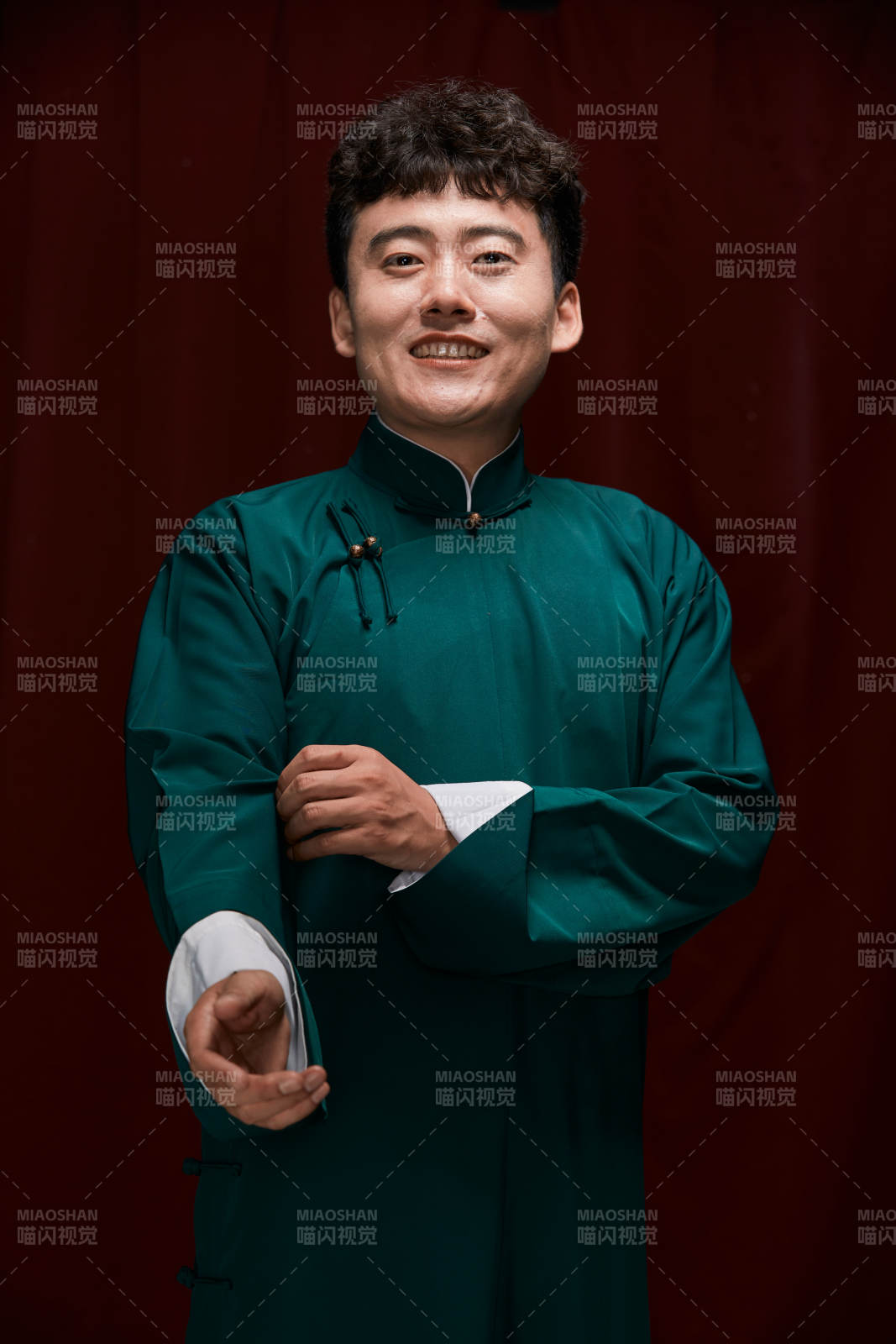 中国传统曲艺相声表演艺人形象图片