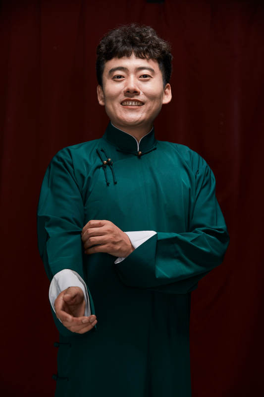 中国传统曲艺相声表演艺人形象图片
