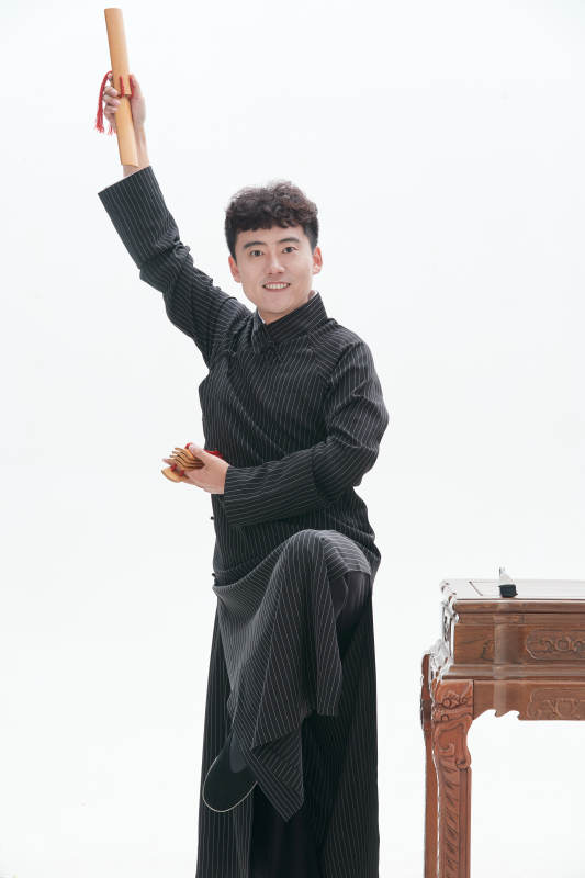 中国传统曲艺竹板书表演艺术形象图片