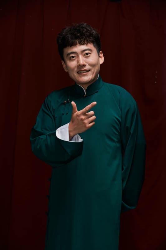 中国传统曲艺相声表演艺人形象图片