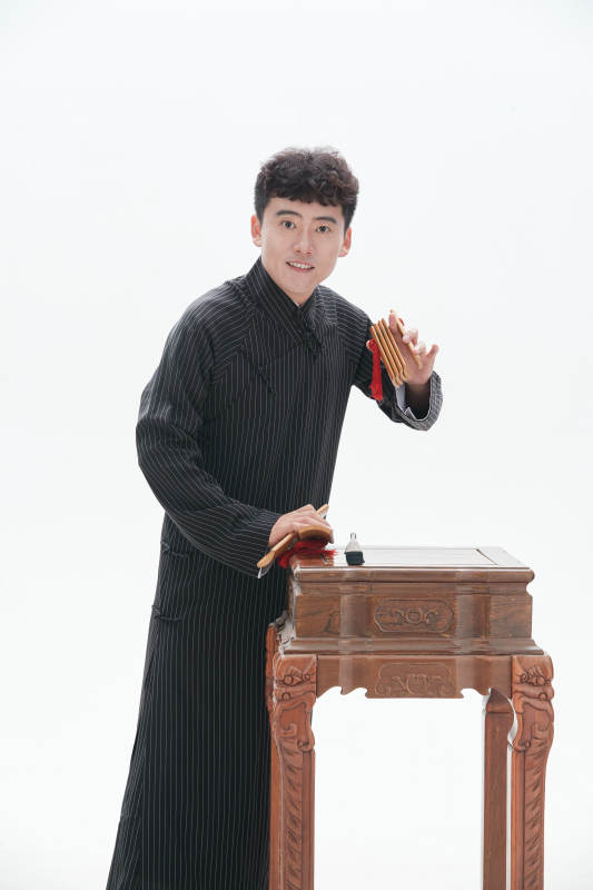 中国传统曲艺竹板书表演艺术形象图片