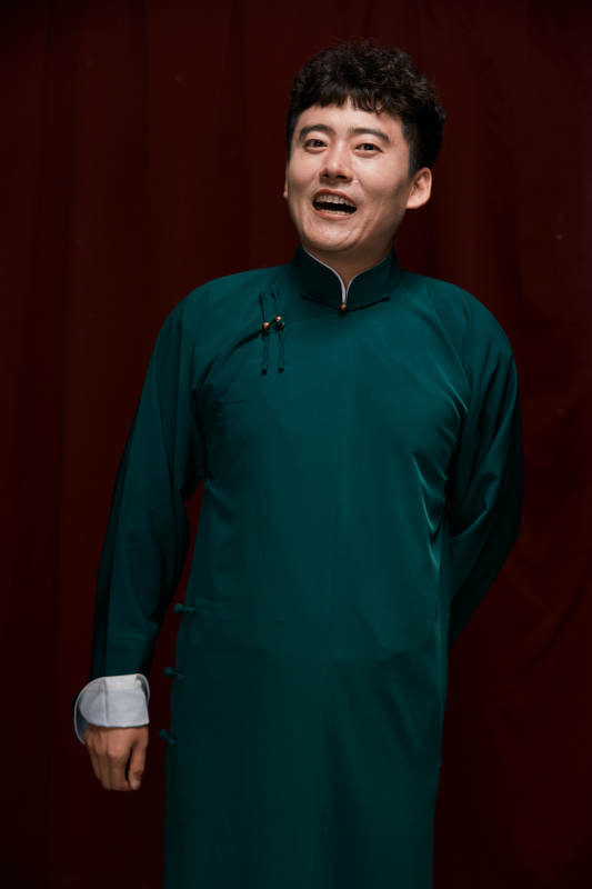 中国传统曲艺相声表演艺人形象图片