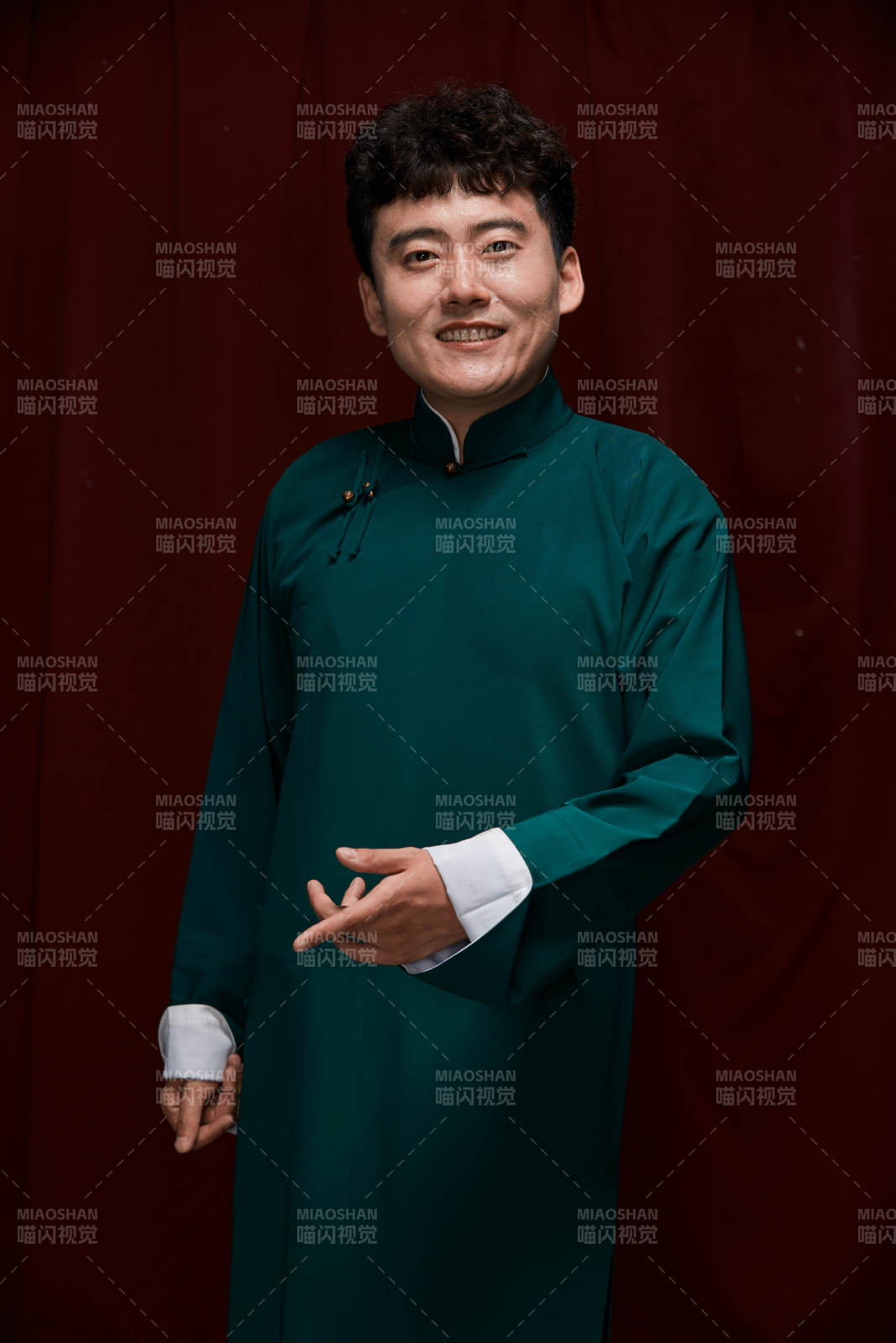 中国传统曲艺相声表演艺人形象图片