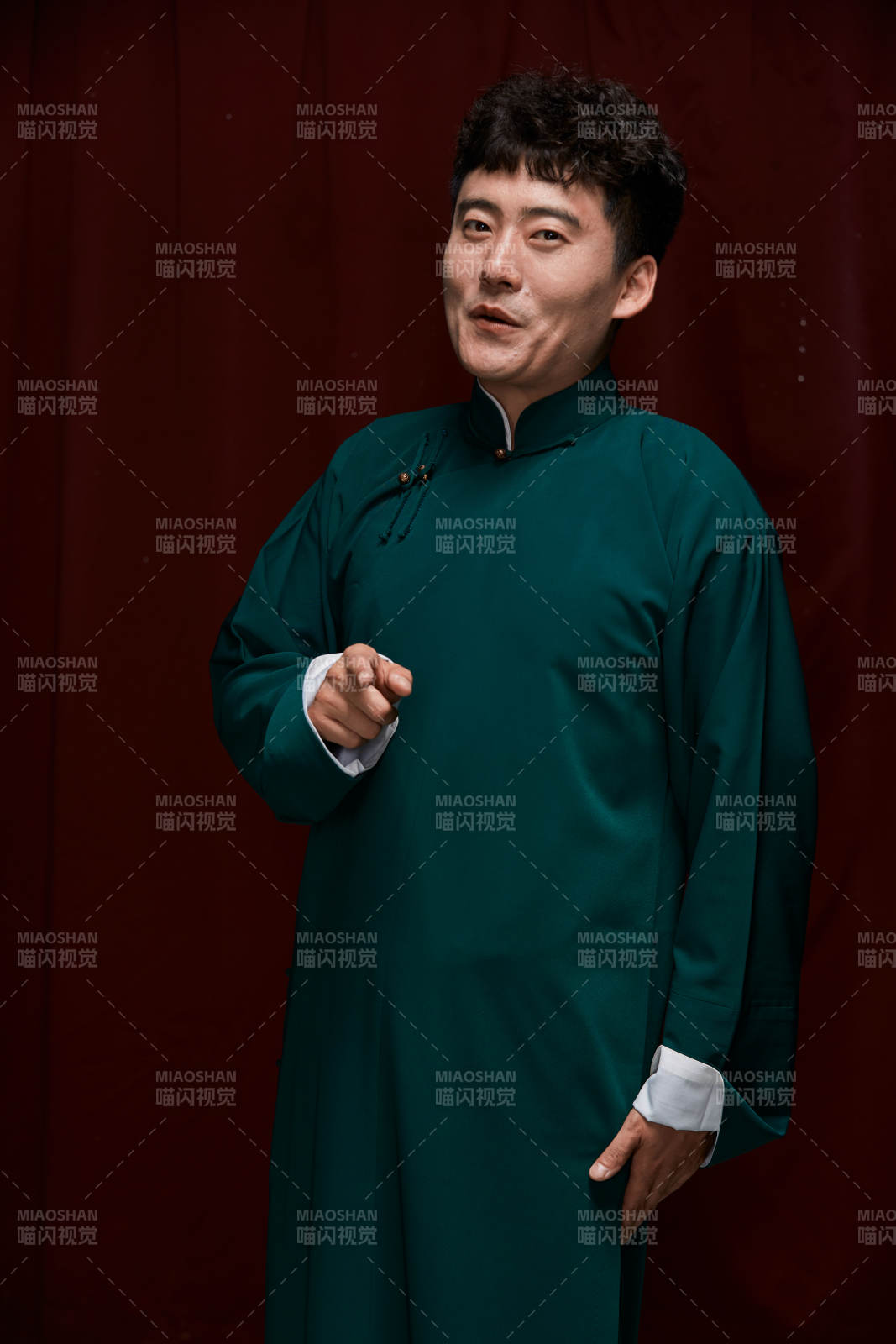 中国传统曲艺相声表演艺人形象图片