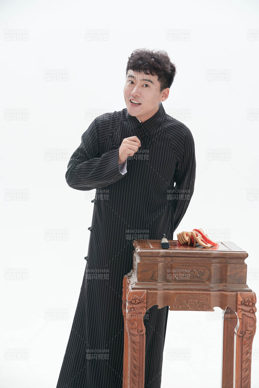 中国传统曲艺相声表演艺术形象图片