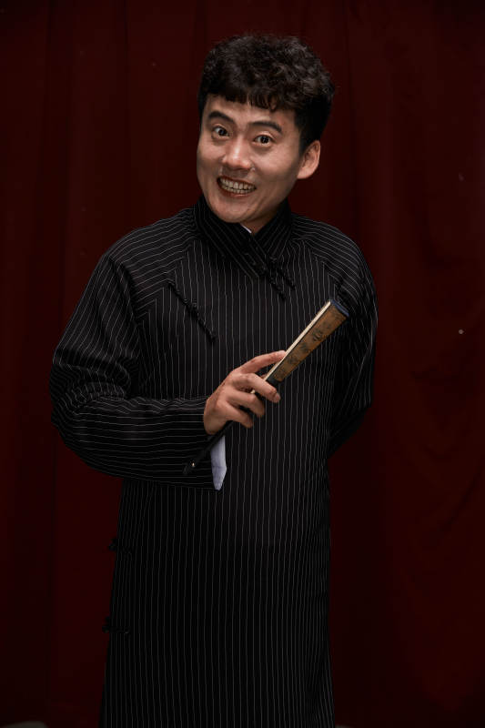 中国传统曲艺相声表演艺人形象图片