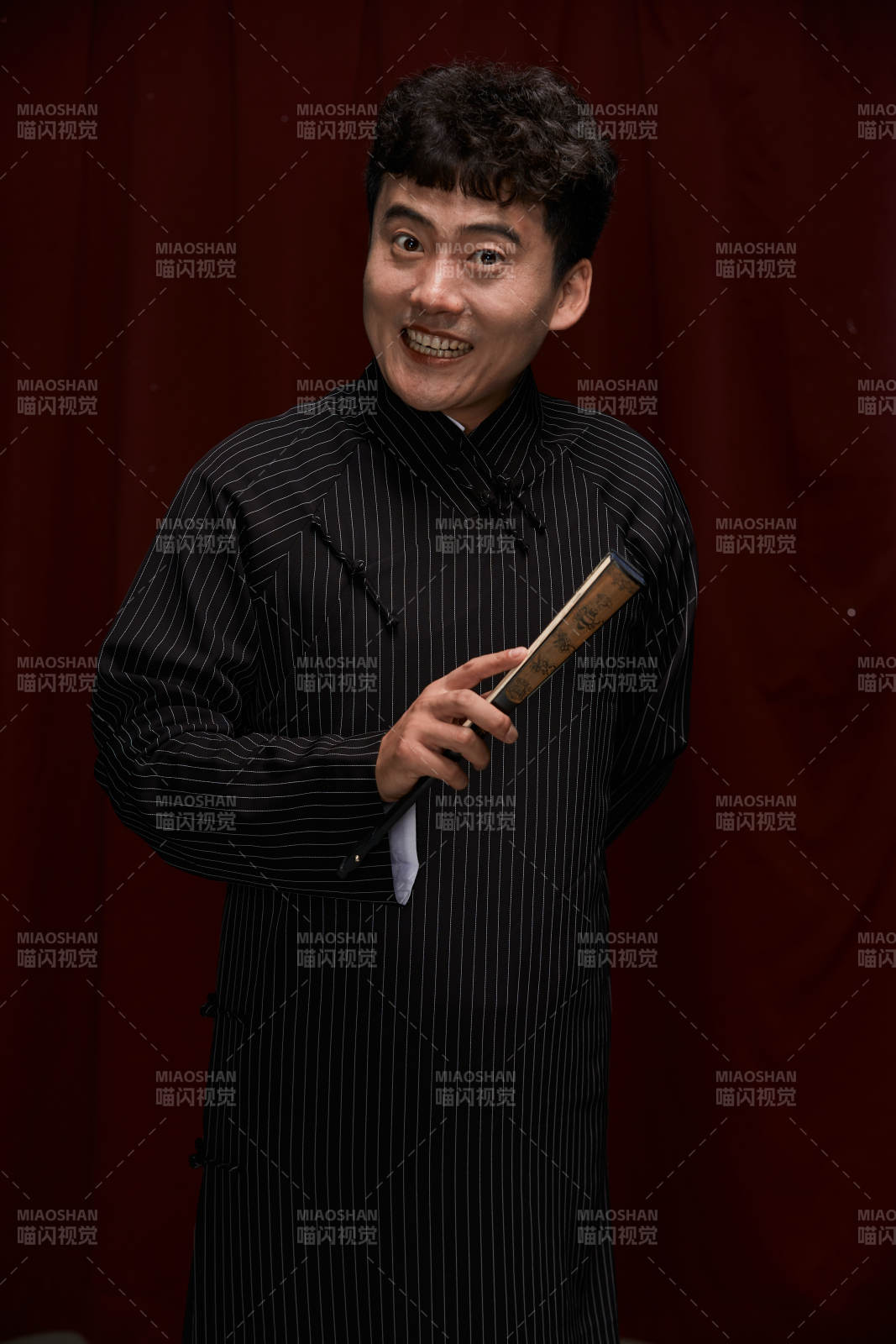 中国传统曲艺相声表演艺人形象图片