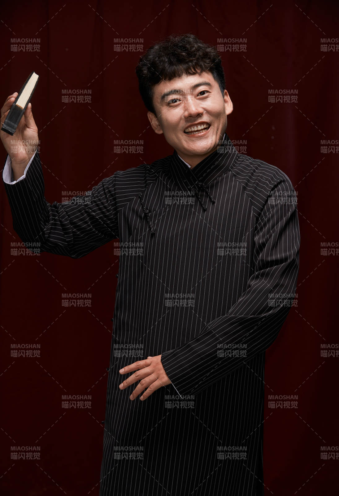 中国传统曲艺相声表演艺人形象图片