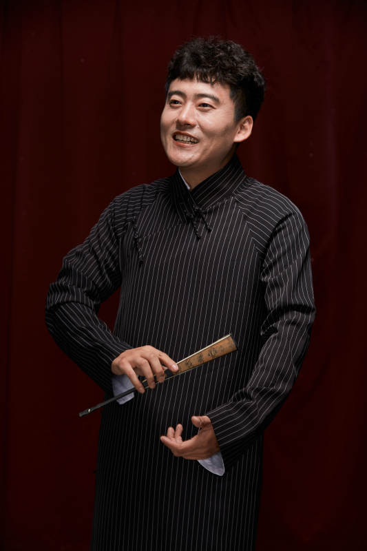 中国传统曲艺相声表演艺人形象图片