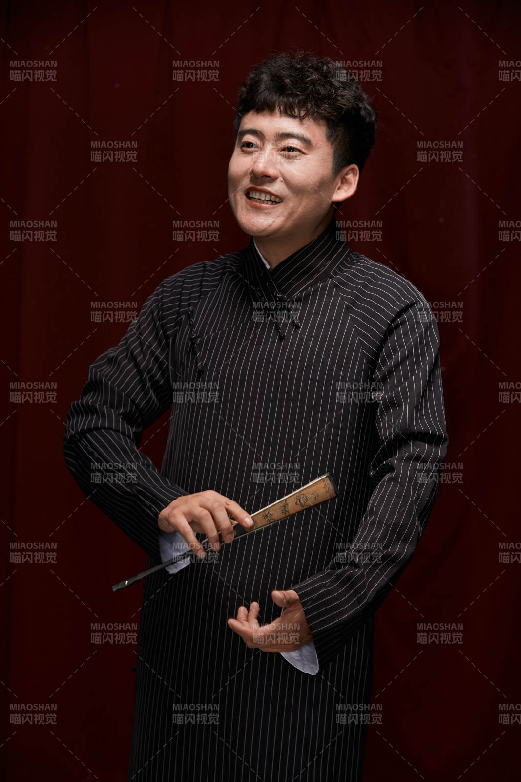 中国传统曲艺相声表演艺人形象图片