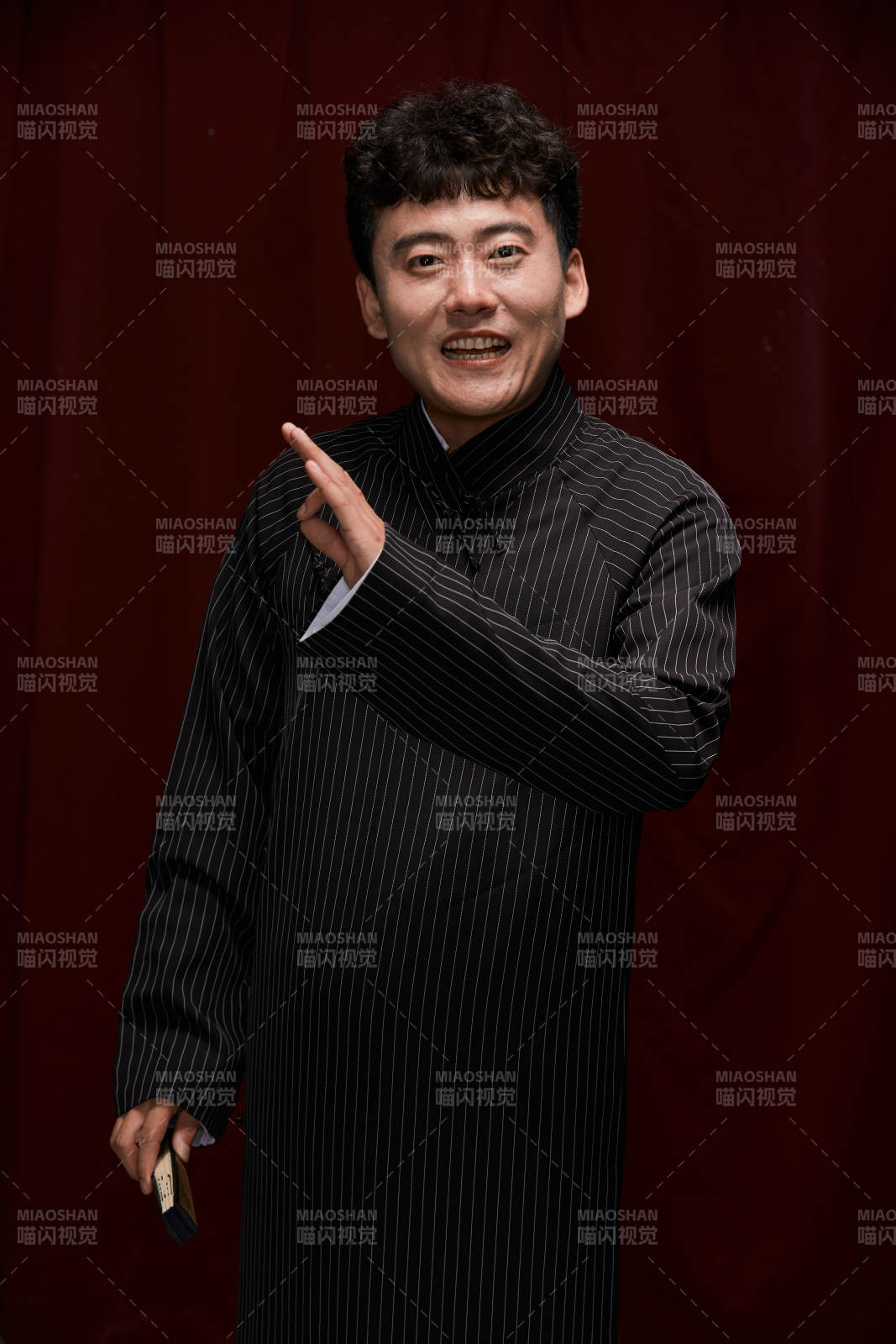 中国传统曲艺相声表演艺人形象图片