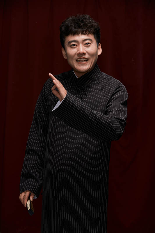 中国传统曲艺相声表演艺人形象图片