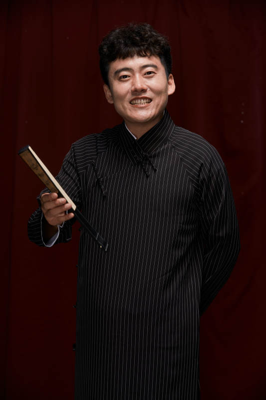 中国传统曲艺相声表演艺人形象图片