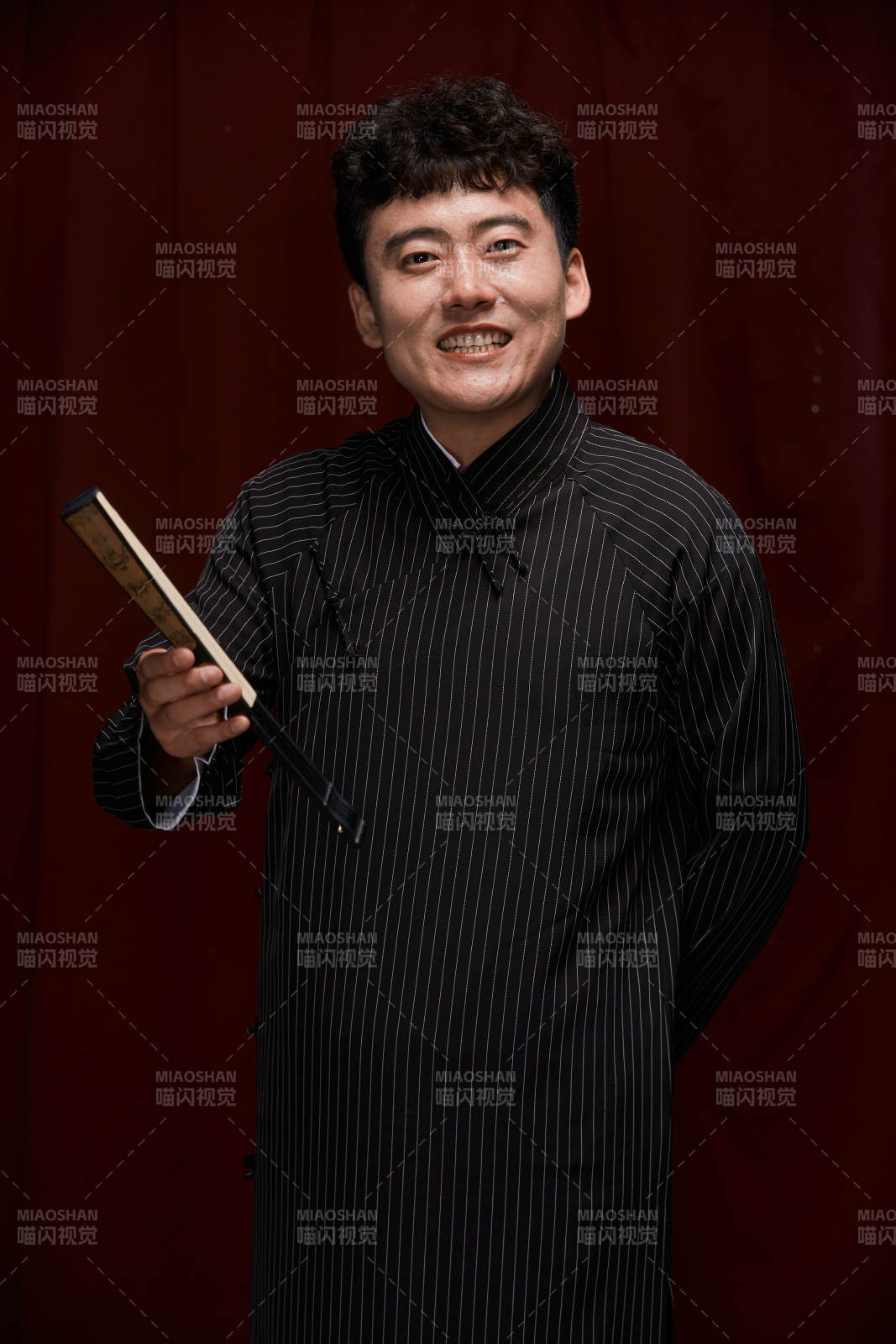 中国传统曲艺相声表演艺人形象图片