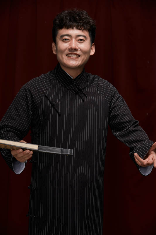 中国传统曲艺相声表演艺人形象图片