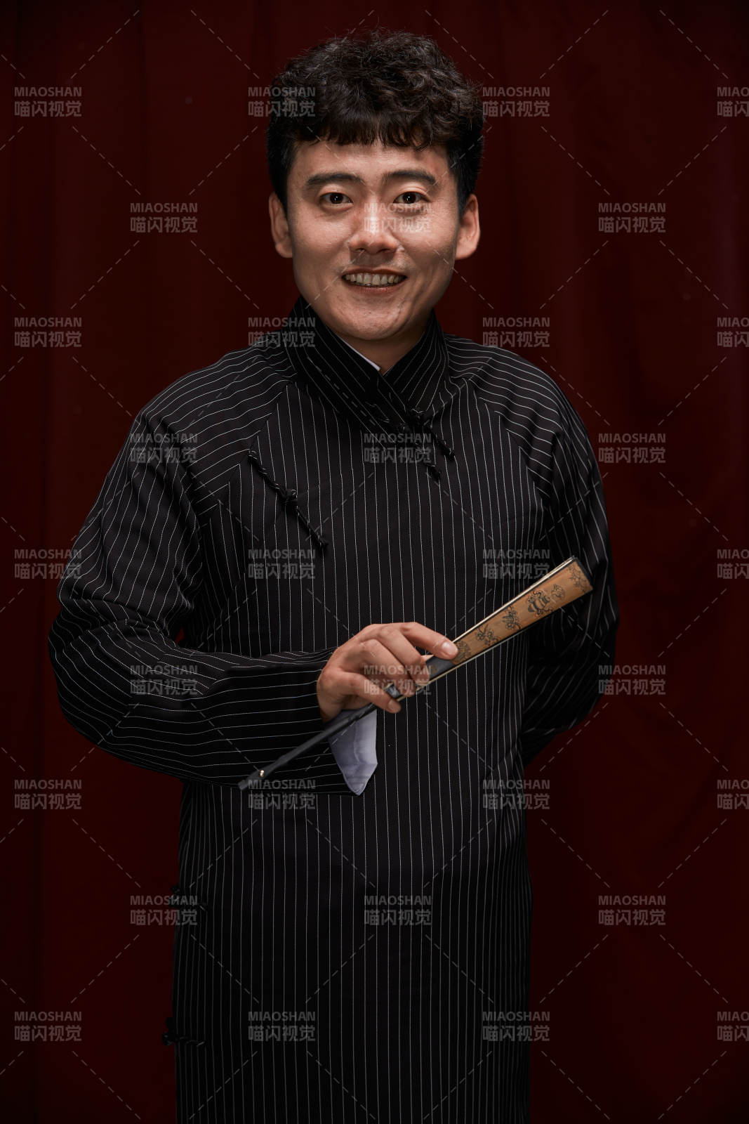 中国传统曲艺相声表演艺人形象图片