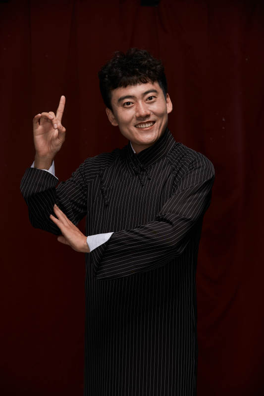 中国传统曲艺相声表演艺人形象图片