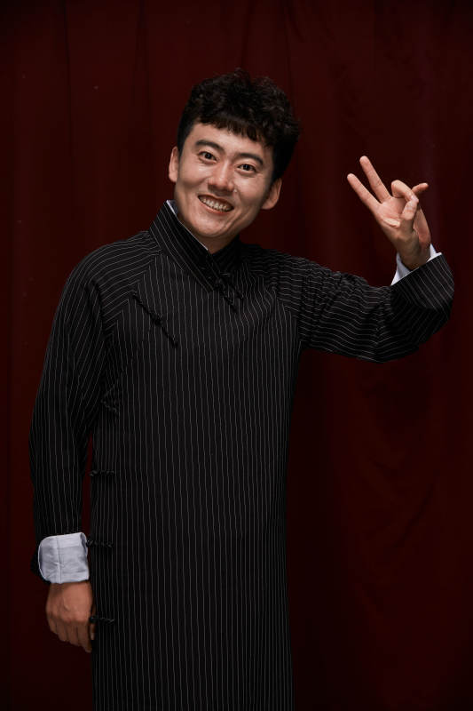 中国传统曲艺相声表演艺人形象图片