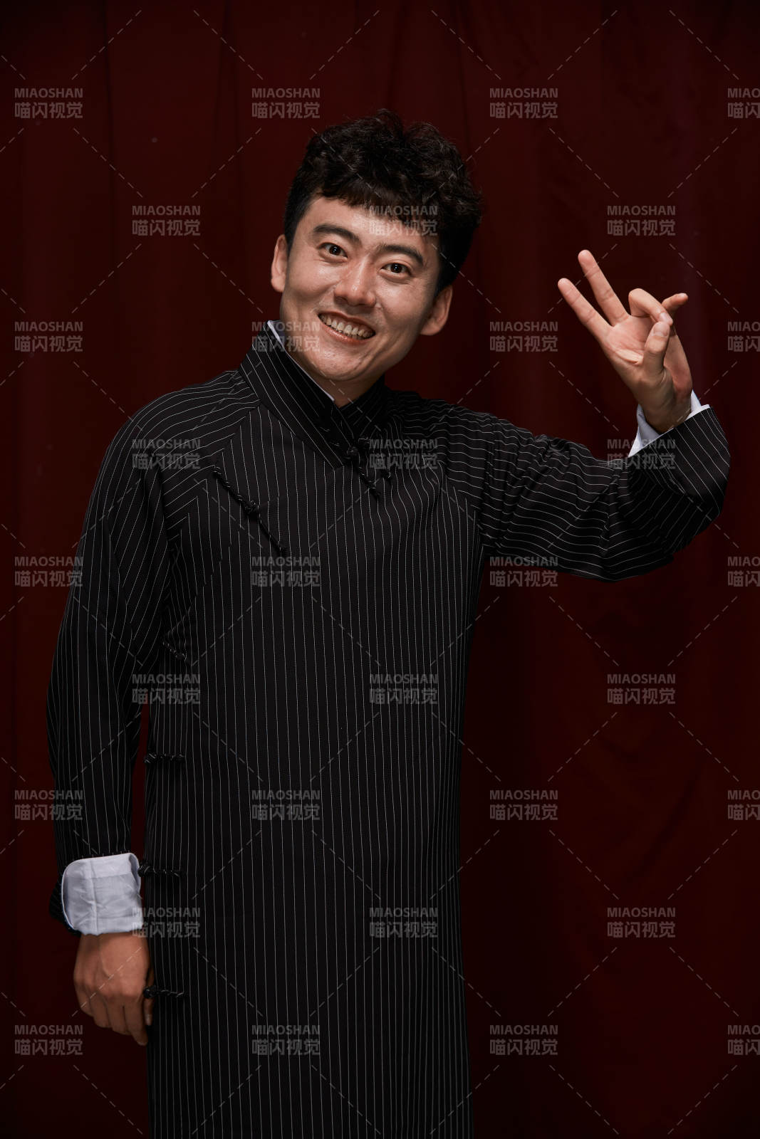 中国传统曲艺相声表演艺人形象图片