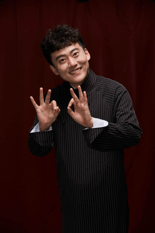 中国传统曲艺相声表演艺人形象图片