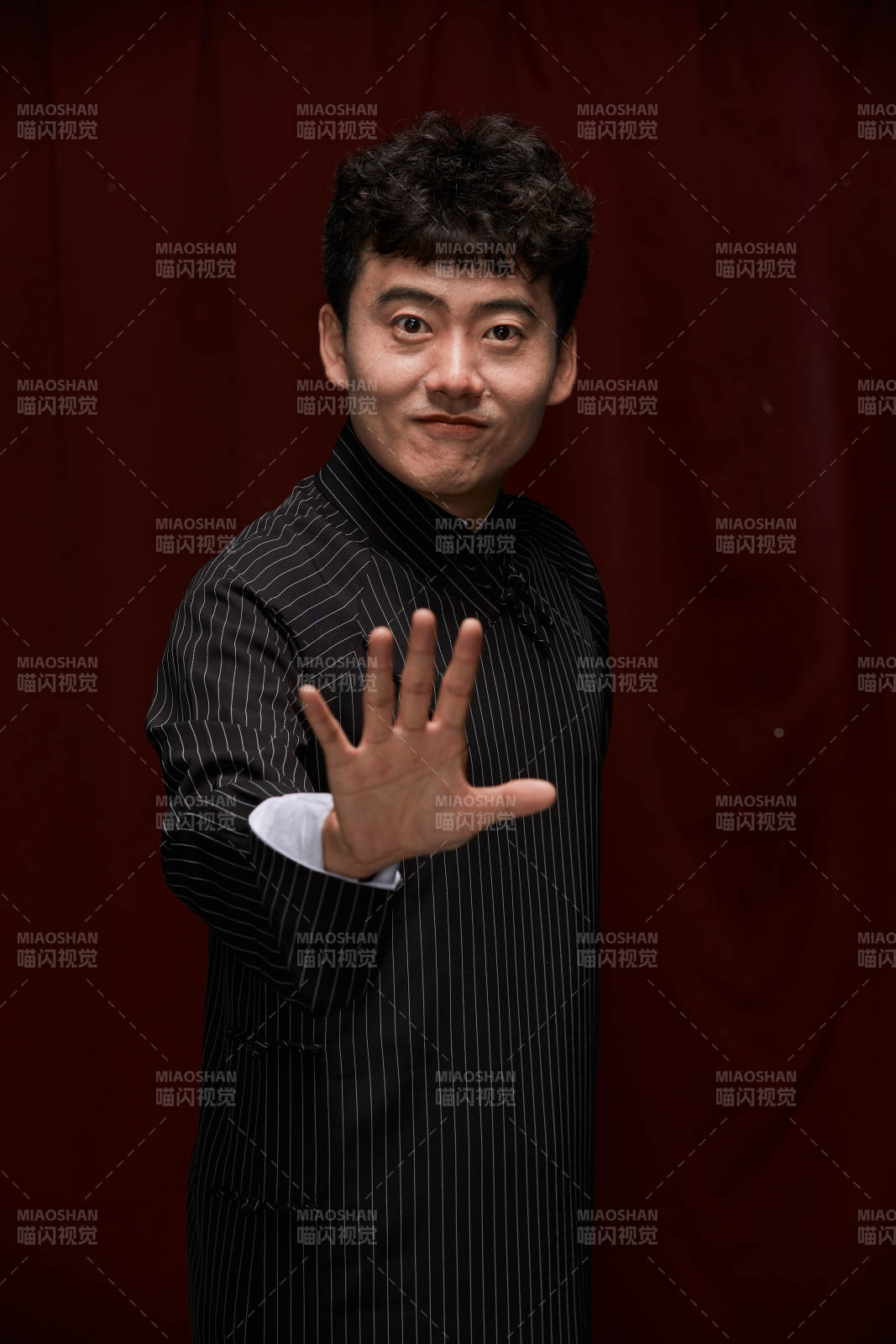 中国传统曲艺相声表演艺人形象图片