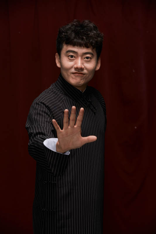 中国传统曲艺相声表演艺人形象图片