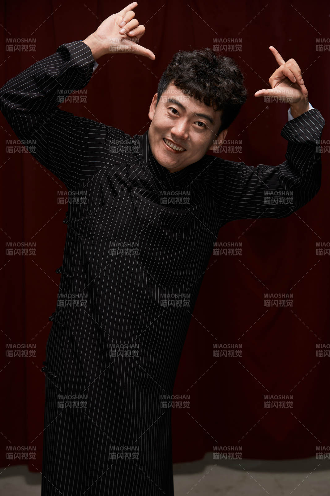 中国传统曲艺相声表演艺人形象图片