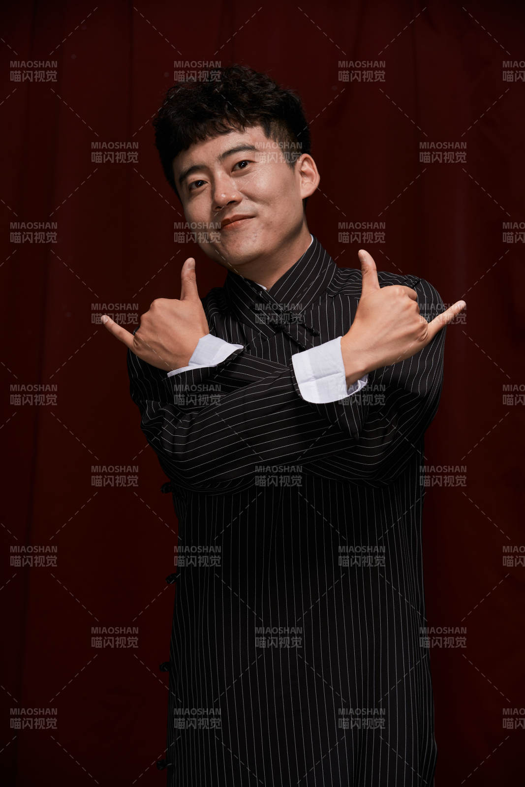 中国传统曲艺相声表演艺人形象图片