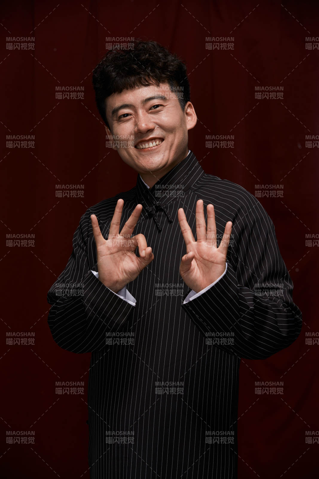 中国传统曲艺相声表演艺人形象图片