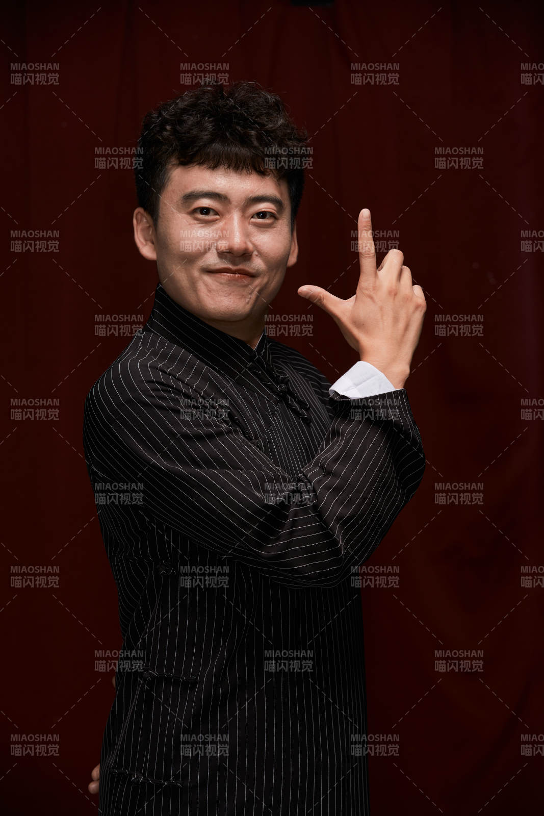 中国传统曲艺相声表演艺人形象图片