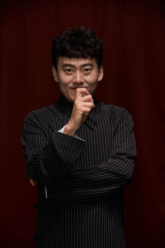 中国传统曲艺相声表演艺人形象图片