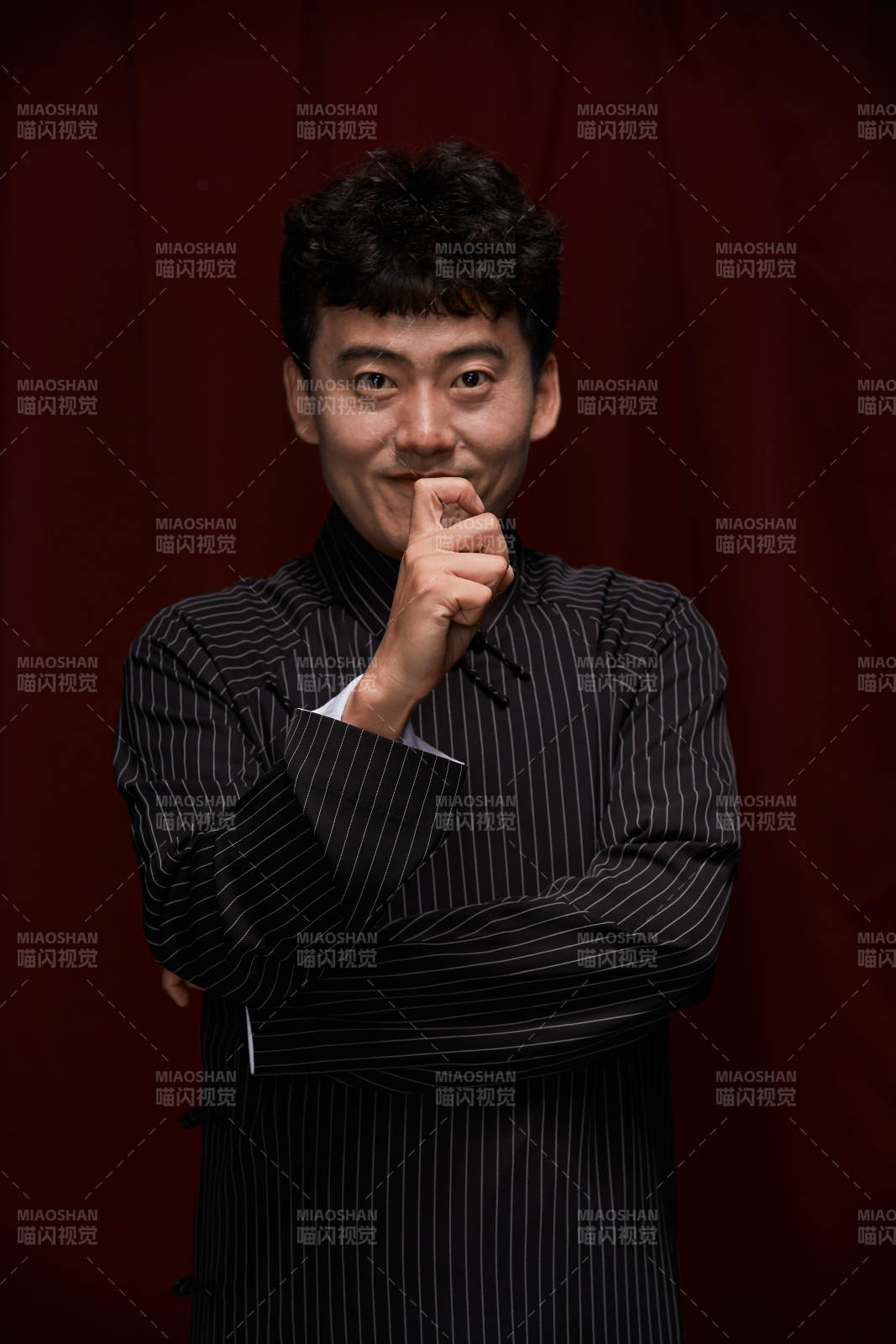 中国传统曲艺相声表演艺人形象图片