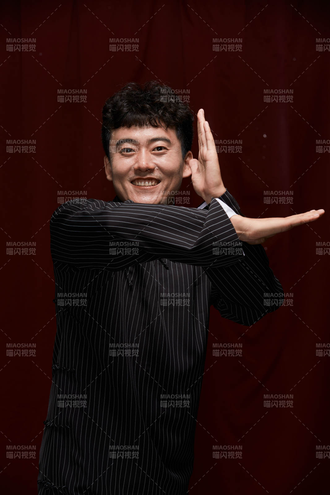 中国传统曲艺相声表演艺人形象图片