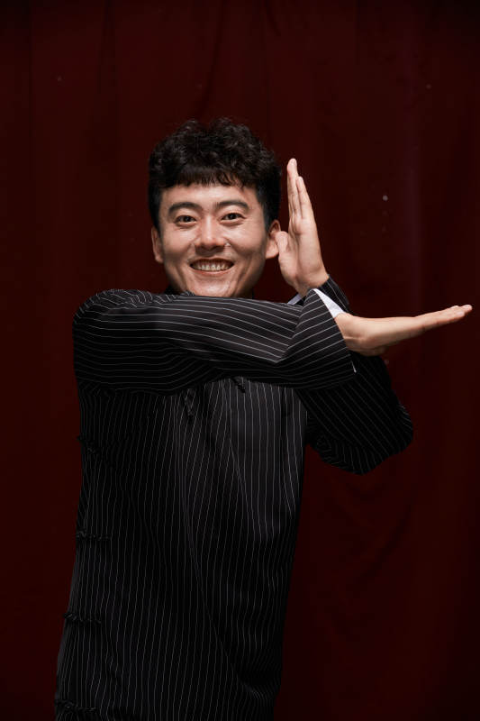 中国传统曲艺相声表演艺人形象图片