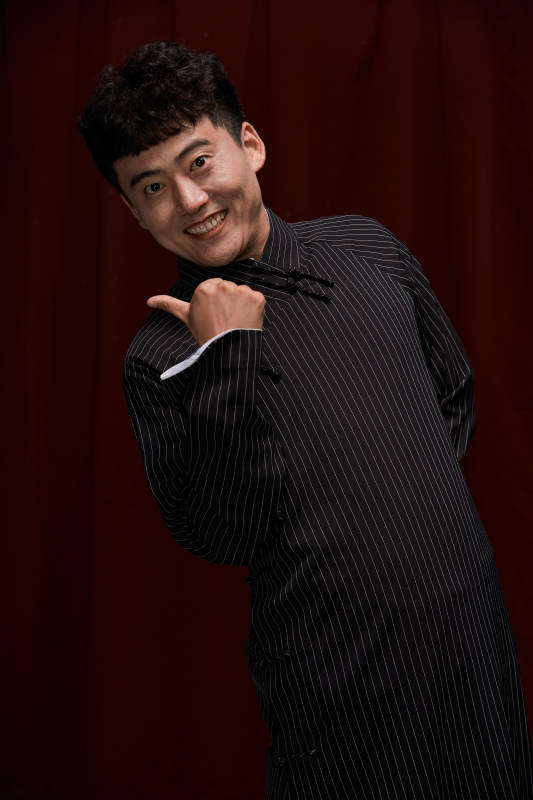 中国传统曲艺相声表演艺人形象图片