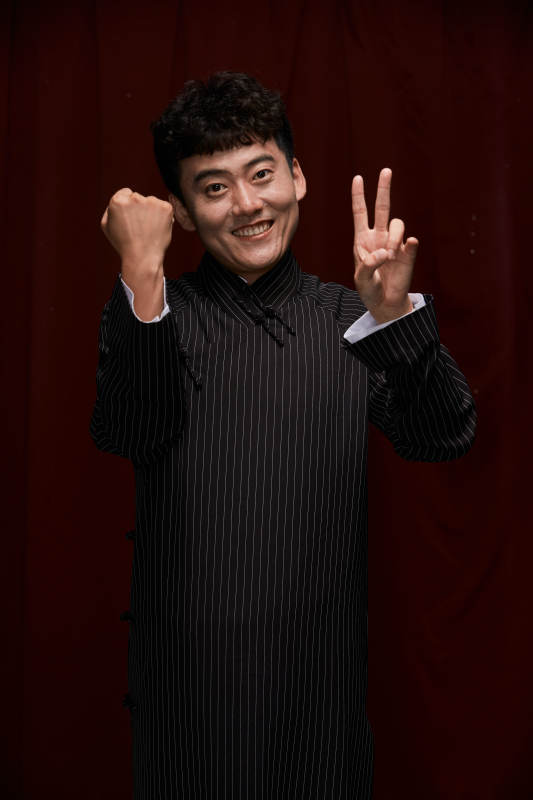 中国传统曲艺相声表演艺人形象图片