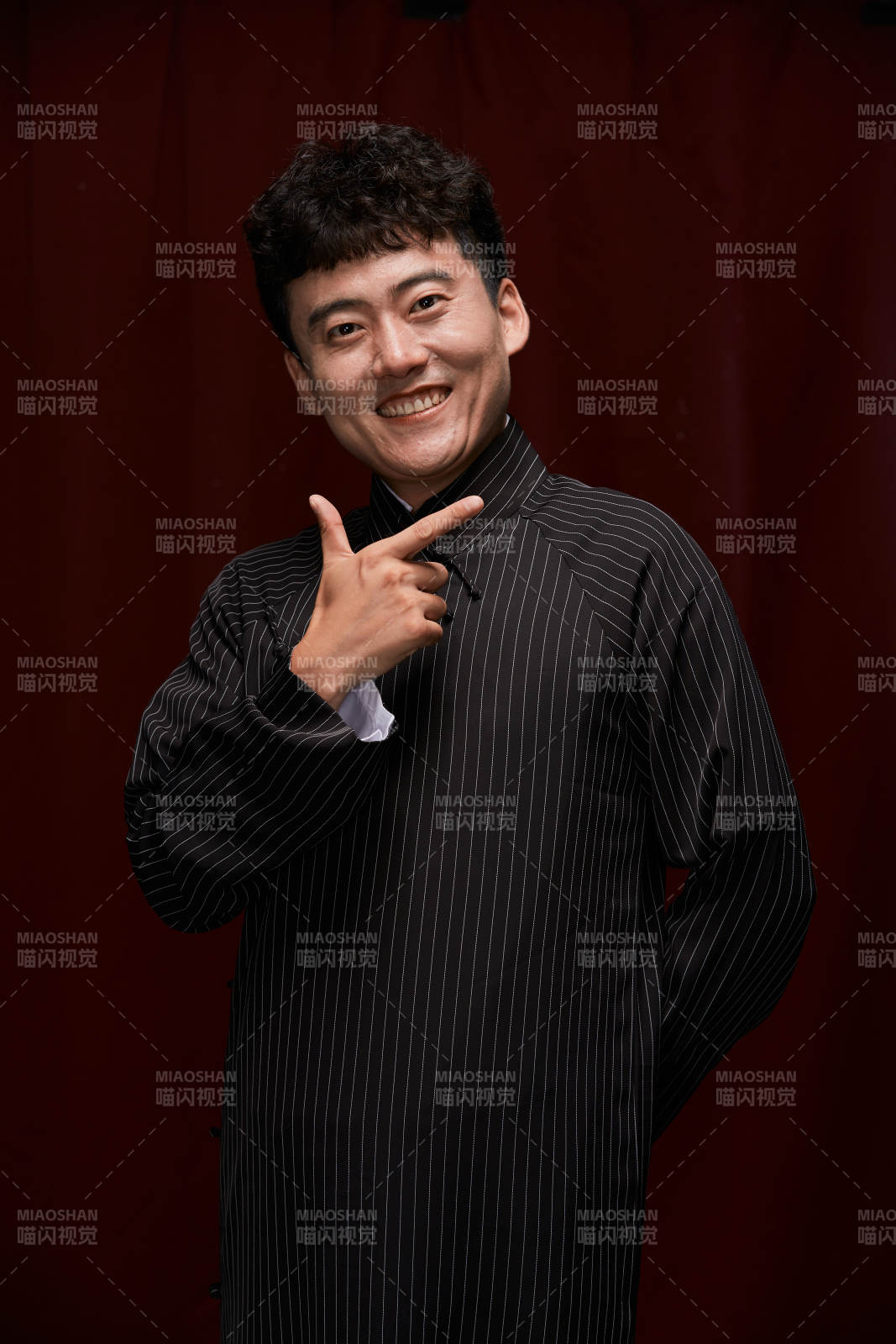 中国传统曲艺相声表演艺人形象图片