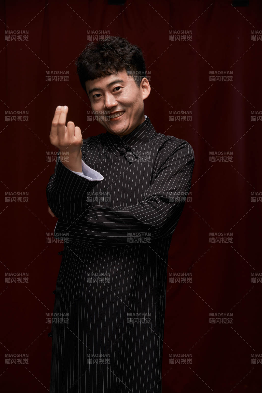 中国传统曲艺相声表演艺人形象图片