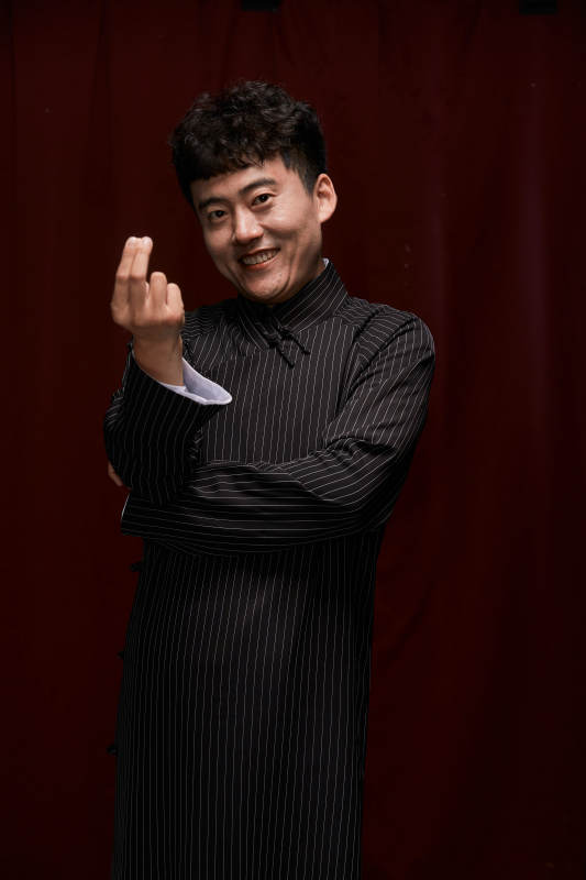 中国传统曲艺相声表演艺人形象图片