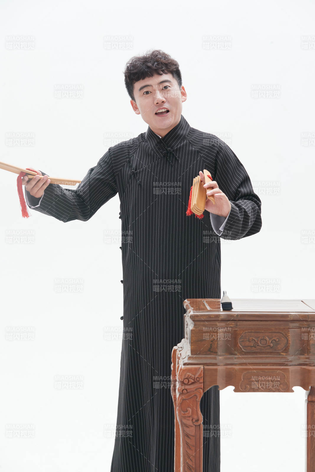 中国传统曲艺相声表演艺术形象图片