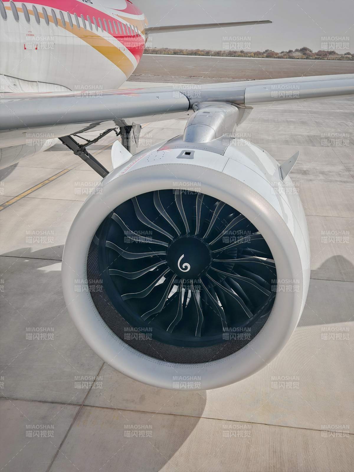 飞机引擎特写图片