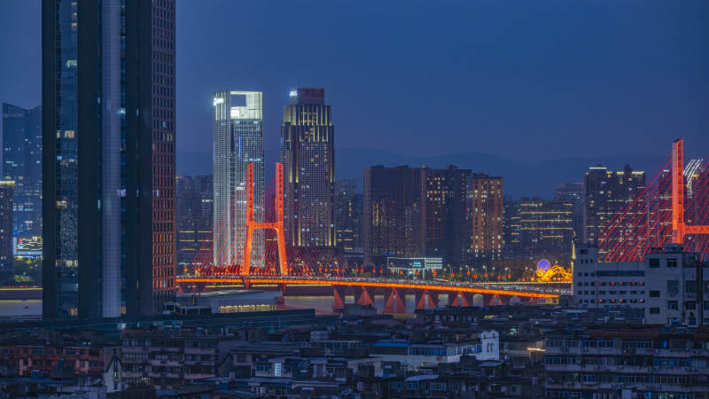 南昌夜幕下的城市灯火图片