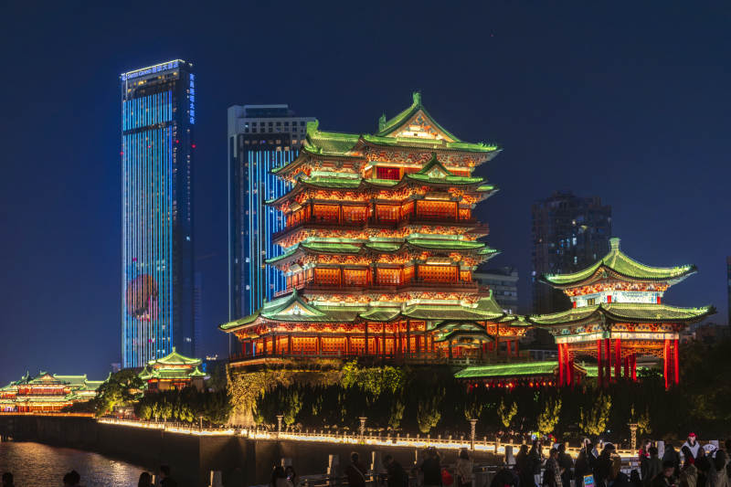 夜色中的滕王阁图片