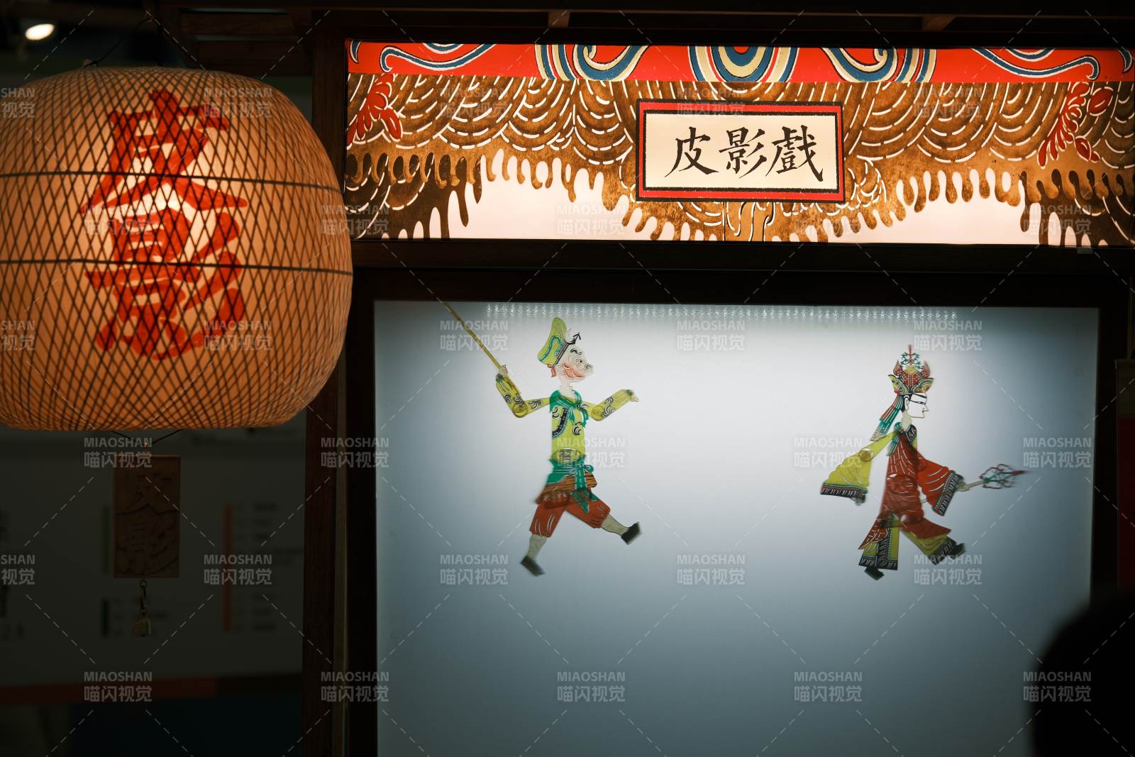 皮影戏表演图片