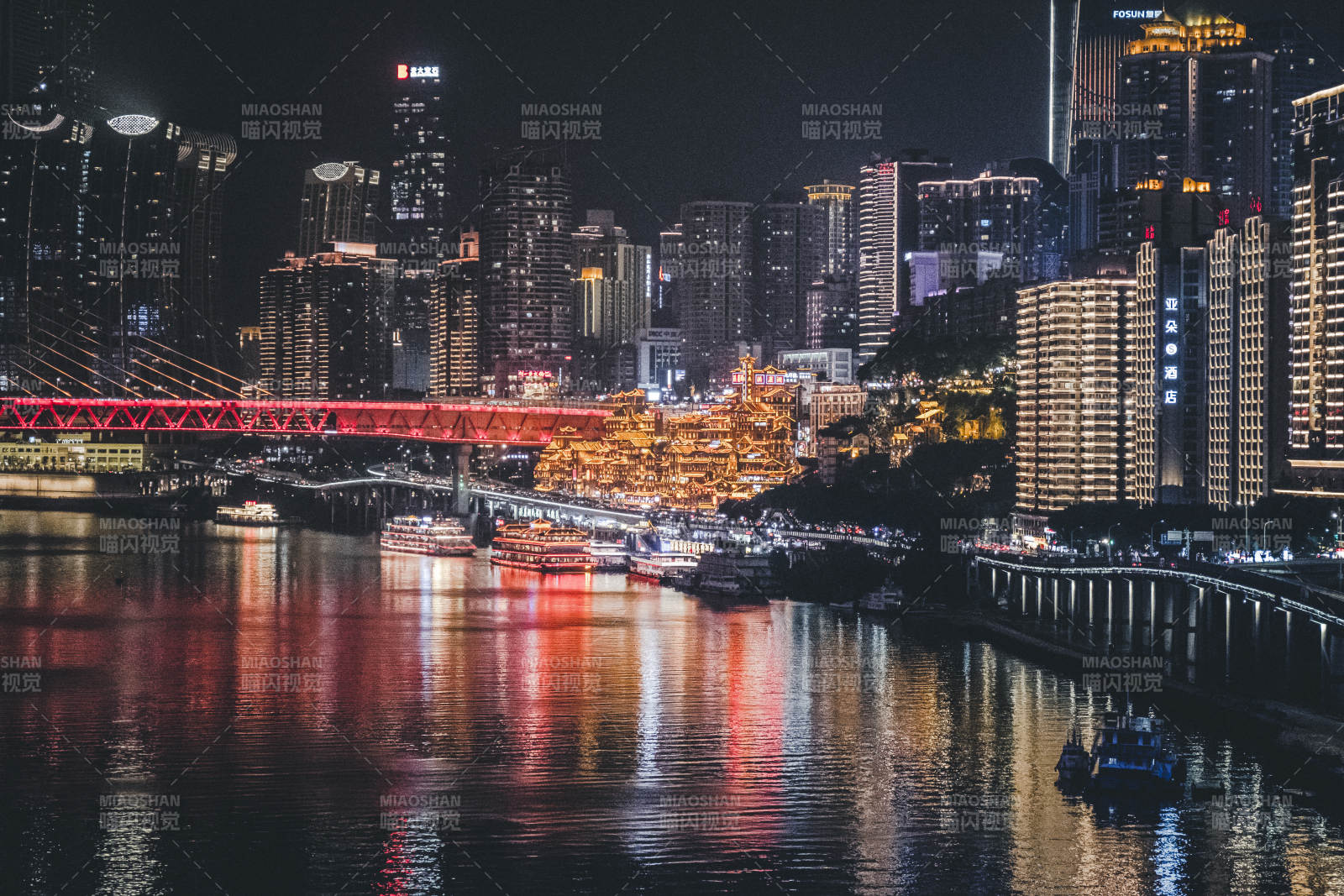 重庆夜幕下的城市灯火图片