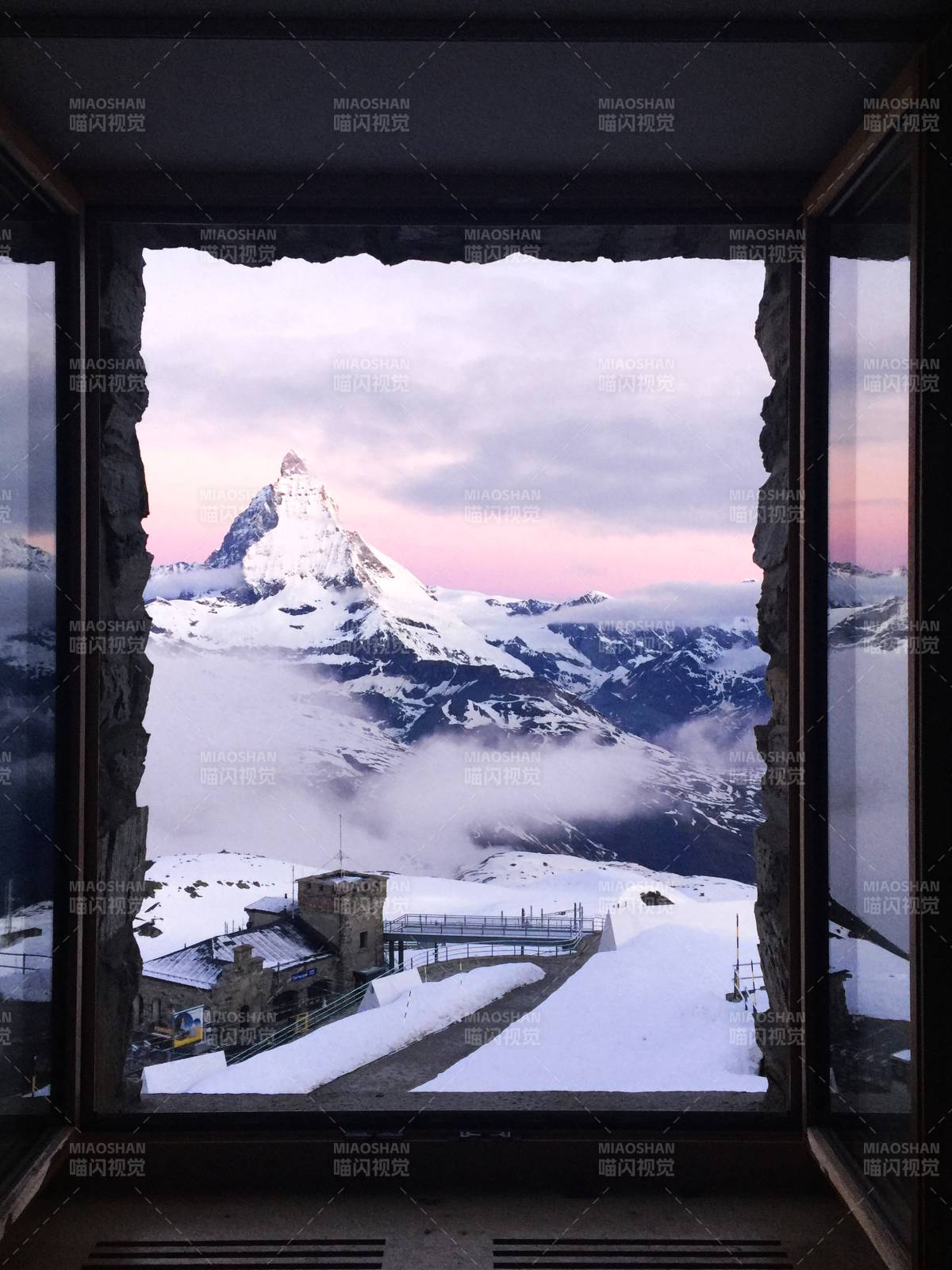瑞士雪山之巅马特洪峰图片