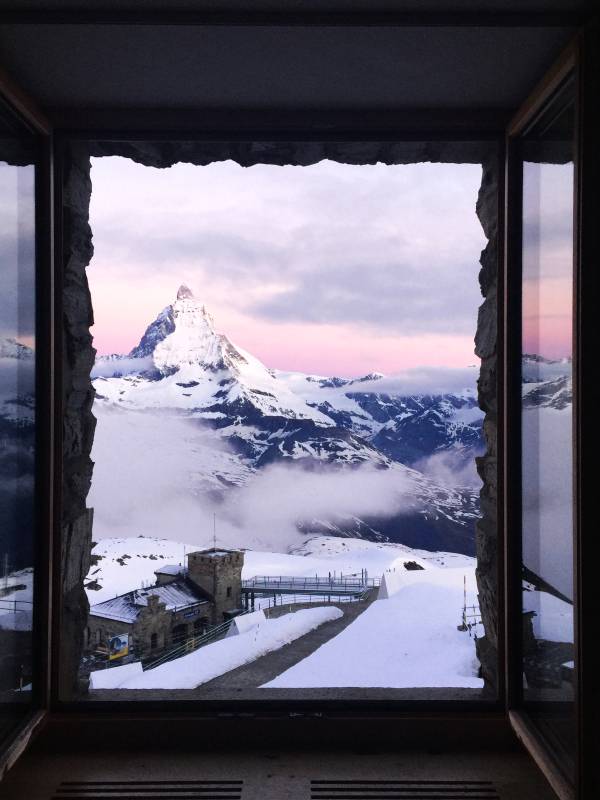 瑞士雪山之巅马特洪峰图片
