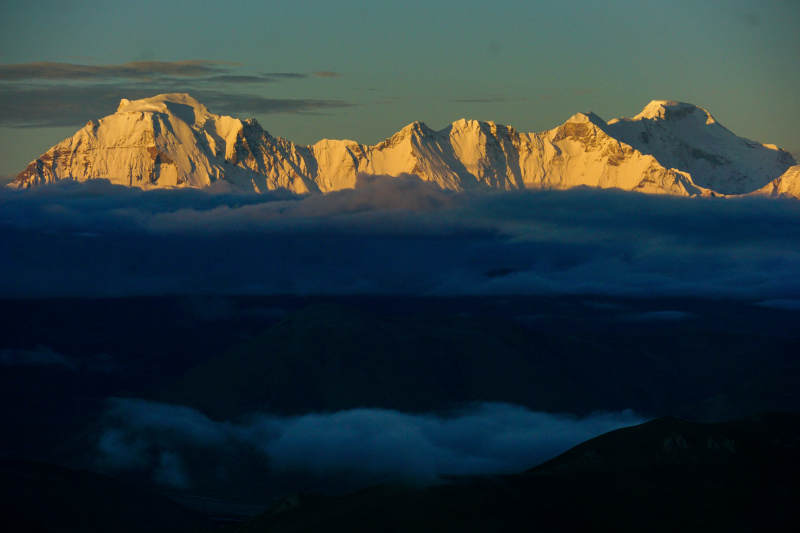 雪山日出云海 加乌拉图片