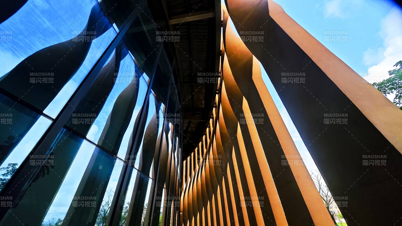 海南三亚疍家博物馆现代建筑光影交错图片