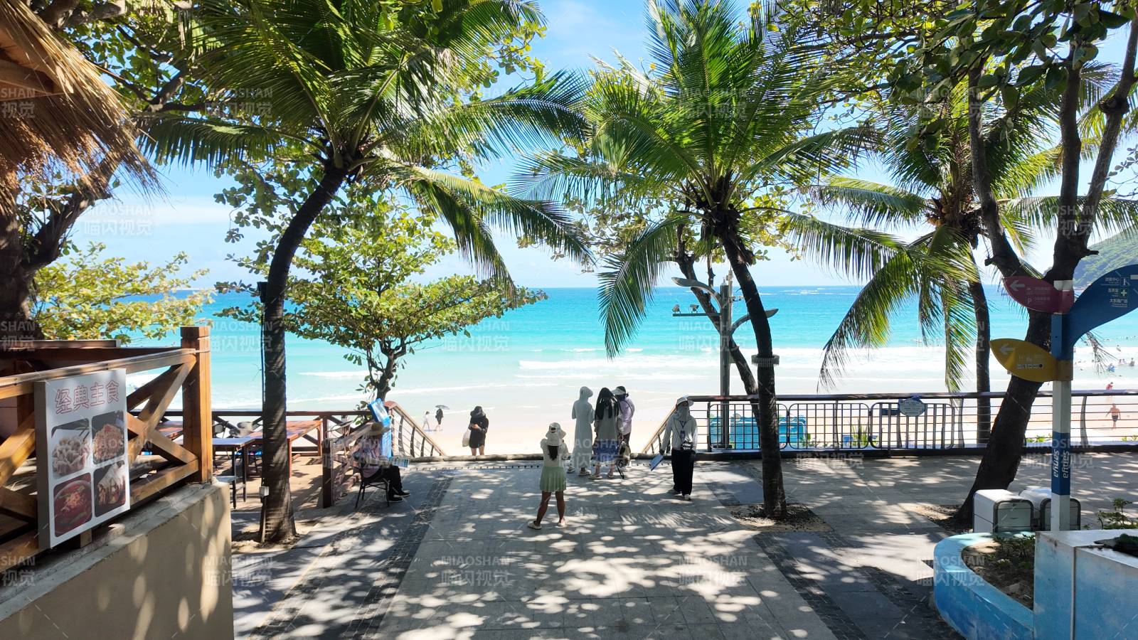 椰林沙滩美景海南大东海图片
